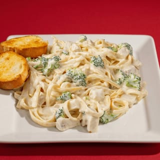 Broccoli & Chicken Alfredo Pasta